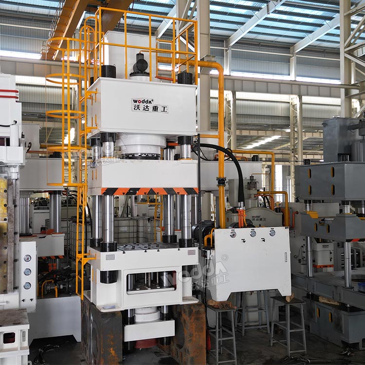 800噸三梁四柱液壓機 800噸三梁四柱液壓機