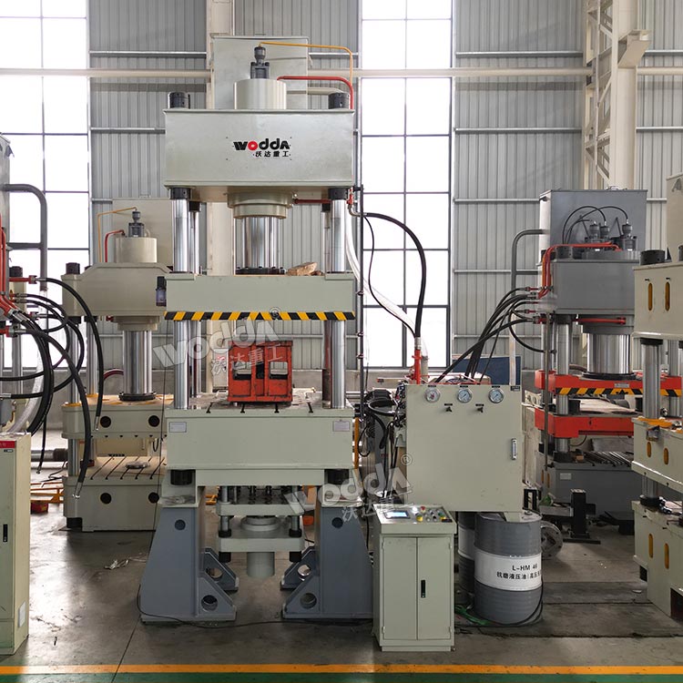 315噸三梁四柱液壓機(液壓墊) 315噸三梁四柱液壓機(液壓墊)