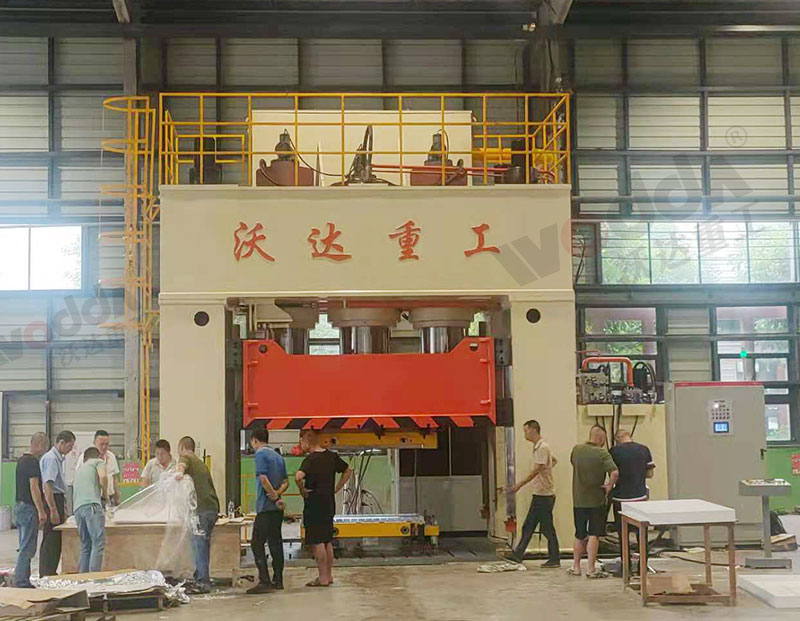 2000噸框架式液壓機客戶現場 2000噸框架式液壓機客戶現場