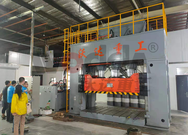 1000噸框架式液壓機客戶現場 1000噸框架式液壓機客戶現場