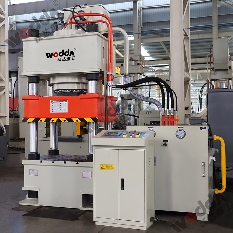 400噸三梁四柱液壓機車間實拍 400噸三梁四柱液壓機車間實拍