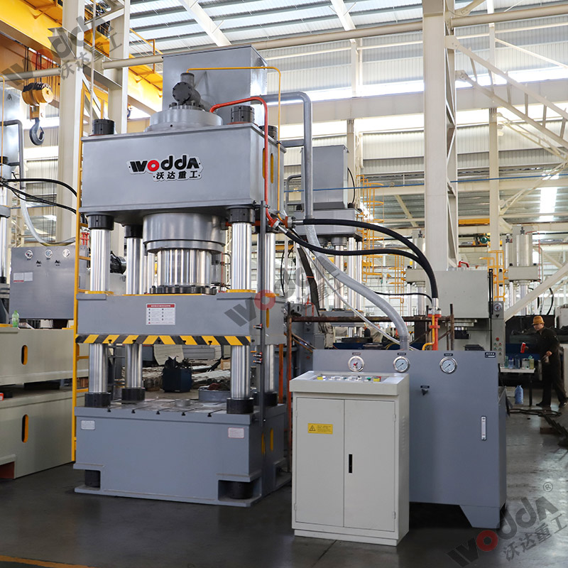 630噸四柱拉伸液壓機(jī) 630噸四柱拉伸液壓機(jī)