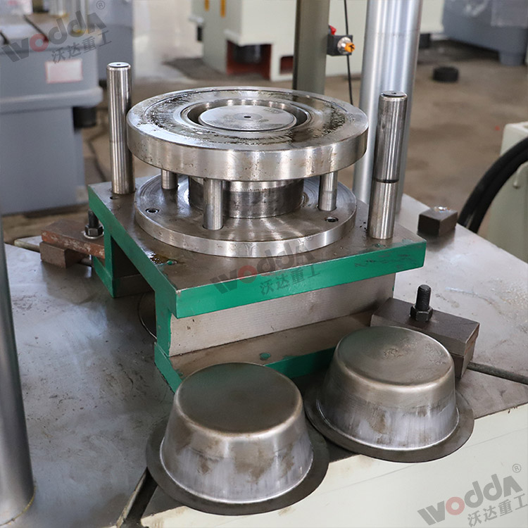 200噸四柱拉伸機用戶現場圖