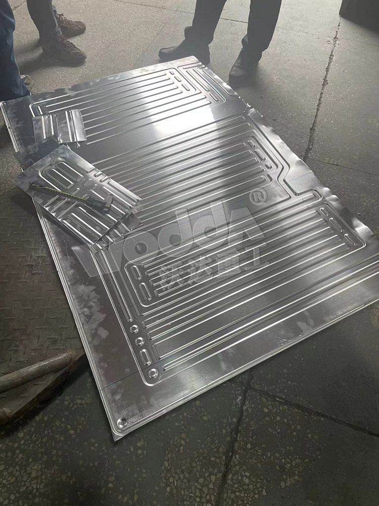 2000噸液壓機壓制鋼木門 2000噸液壓機壓制鋼木門