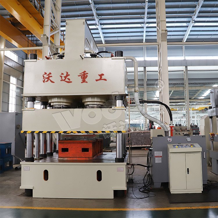 2000噸鋼木門壓花機車間實物 2000噸鋼木門壓花機車間實物