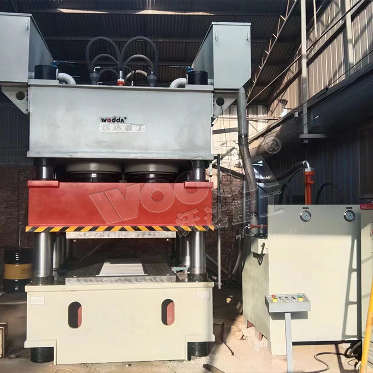 3000噸門面壓花機現(xiàn)場 3000噸門面壓花機現(xiàn)場