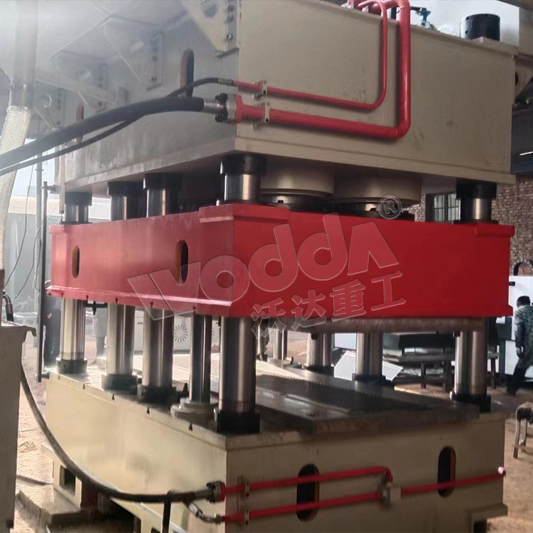 3000噸鋼木門壓花機客戶現(xiàn)場 3000噸鋼木門壓花機客戶現(xiàn)場