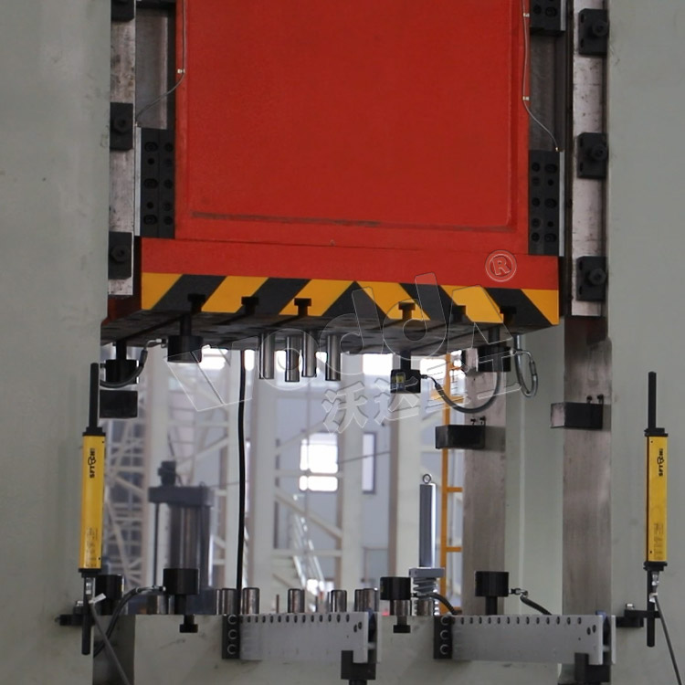 630噸框架液壓機(液壓墊) 630噸框架液壓機(液壓墊)