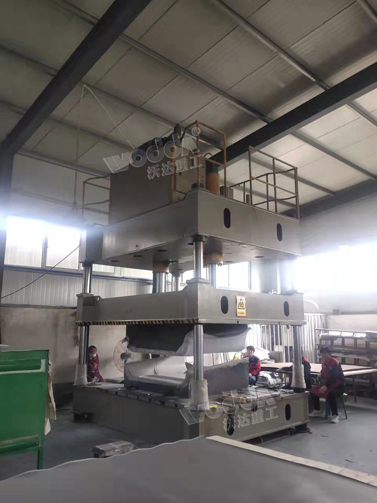 100噸汽車頂棚內飾件模壓機 100噸汽車頂棚內飾件模壓機