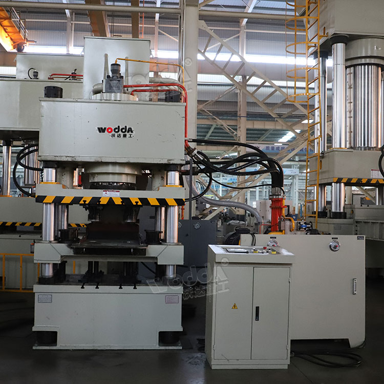 400噸牛羊舔磚液壓機 400噸牛羊舔磚液壓機