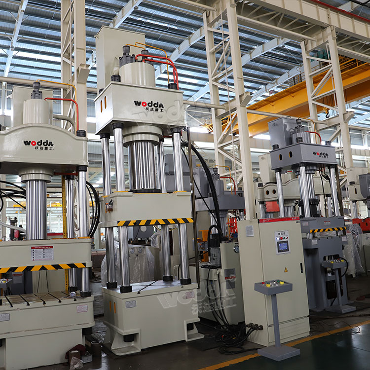 400噸三梁四柱液壓機(jī) 400噸三梁四柱液壓機(jī)