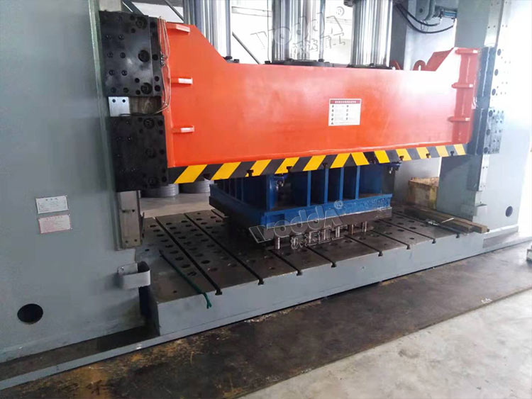 1000噸框架式液壓機工作臺 1000噸框架式液壓機工作臺