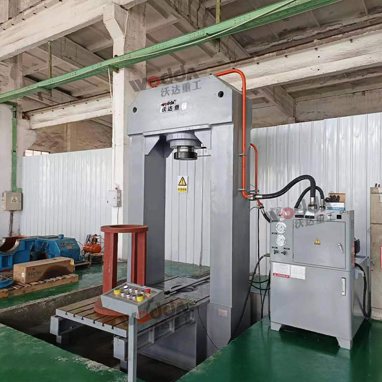 315噸龍門式電機軸承壓裝液壓機客戶現場 315噸龍門式電機軸承壓裝液壓機客戶現場