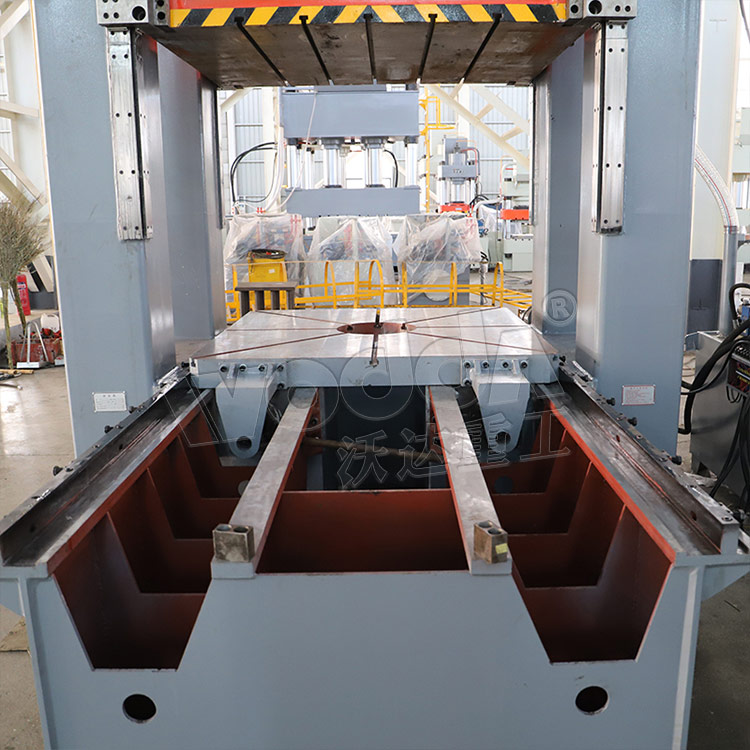 315噸框架式液壓機帶前后移動工作臺 315噸框架式液壓機帶前后移動工作臺