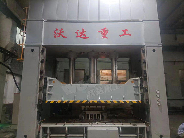 630噸框架式液壓機客戶現場 630噸框架式液壓機客戶現場