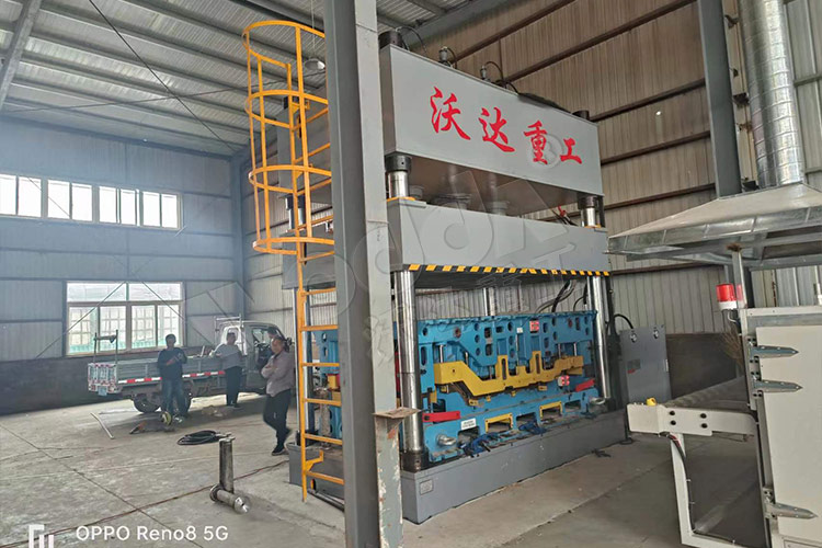 315噸汽車內飾件液壓機客戶現場 315噸汽車內飾件液壓機客戶現場