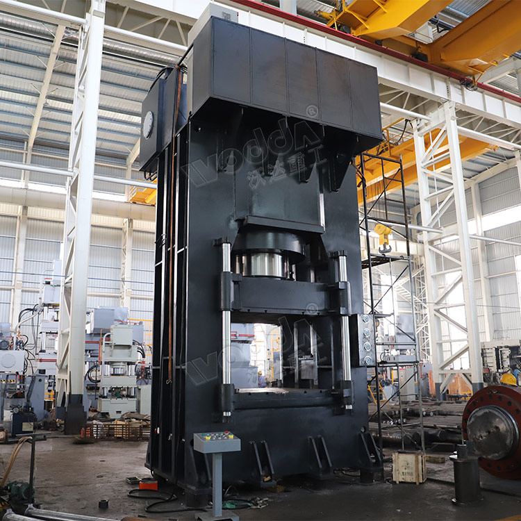 1800噸框架式液壓機車間調試.jpg 1800噸框架式液壓機車間調試.jpg