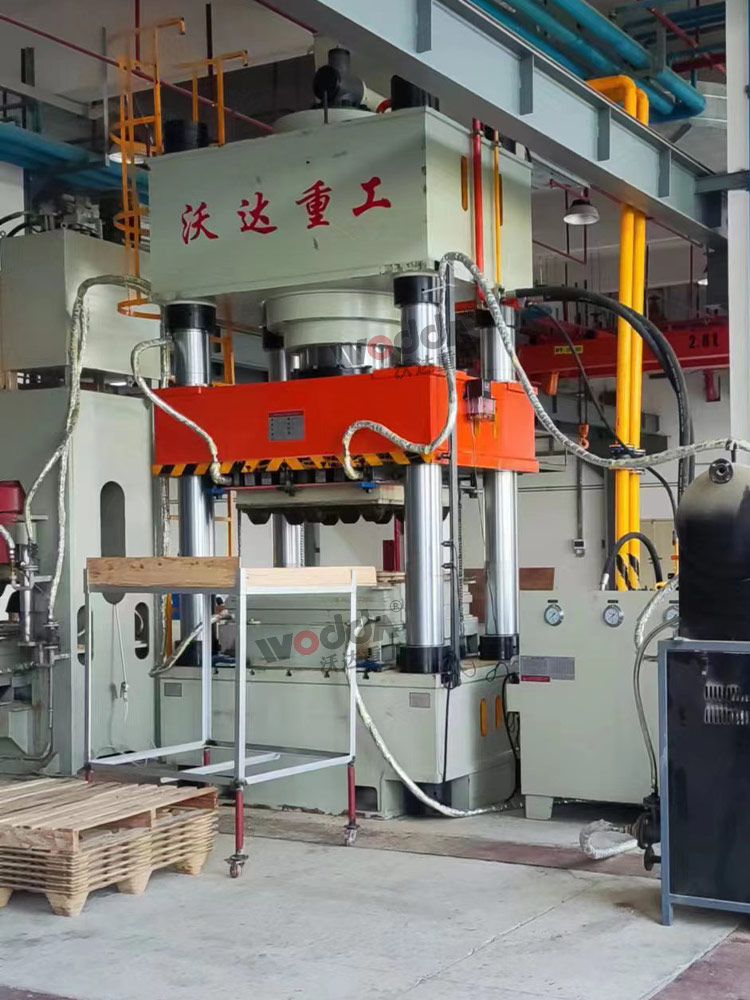 1000噸木屑托盤成型液壓機客戶現場 1000噸木屑托盤成型液壓機客戶現場