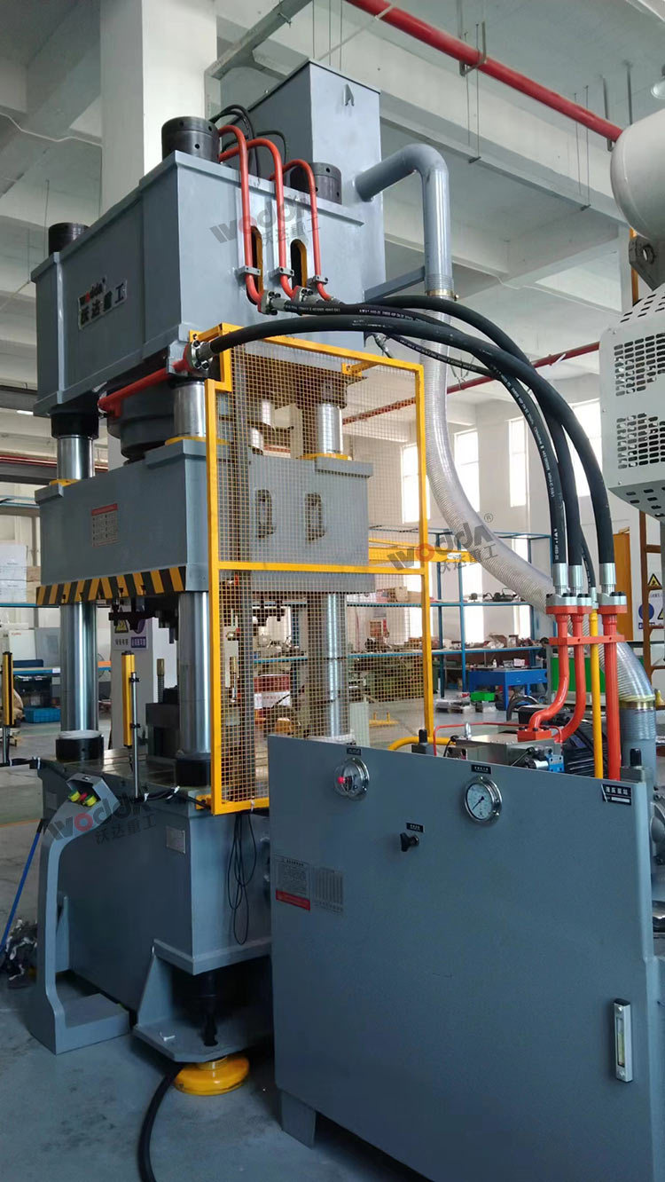 630噸四柱液壓機安裝完成 630噸四柱液壓機安裝完成