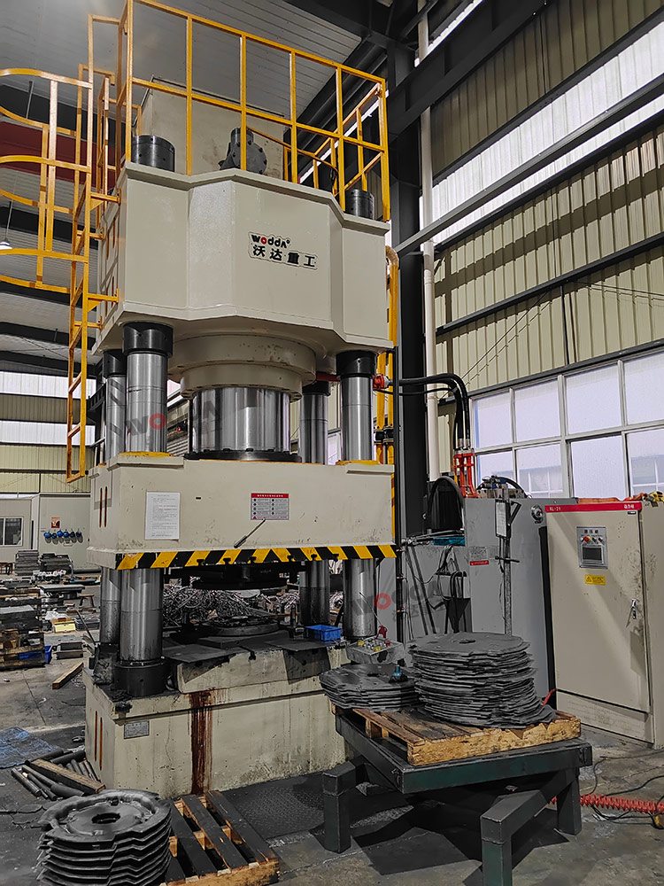 1000噸三梁四柱液壓機 1000噸三梁四柱液壓機