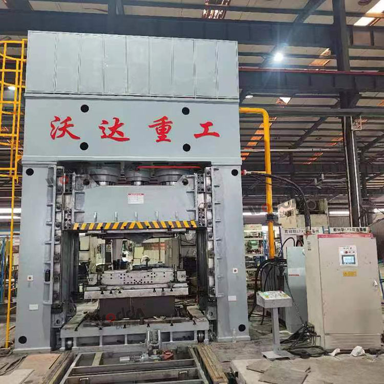 1250噸框架式液壓機客戶現場 1250噸框架式液壓機客戶現場