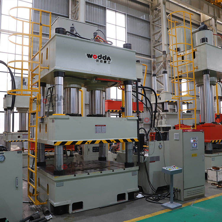 630噸四柱液壓機(jī)車間實(shí)拍 630噸四柱液壓機(jī)車間實(shí)拍