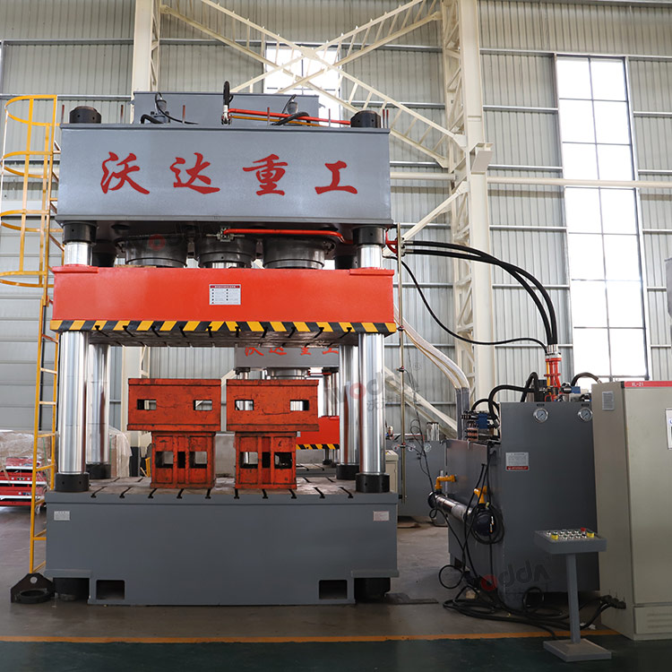 1000噸玻璃鋼防撞梁成型液壓機(jī)車間實(shí)物 1000噸玻璃鋼防撞梁成型液壓機(jī)車間實(shí)物