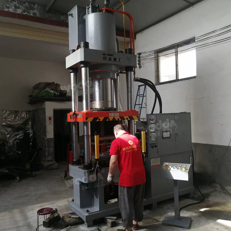 315噸冷擠壓成型液壓機客戶現場 315噸冷擠壓成型液壓機客戶現場