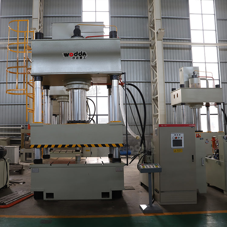 500噸灰斗車成型液壓機(jī) 500噸灰斗車成型液壓機(jī)