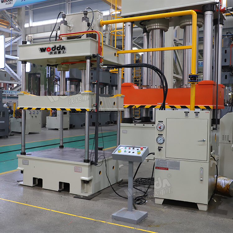 40噸三梁四柱液壓機(jī) 40噸三梁四柱液壓機(jī)