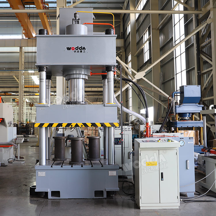 315噸三梁四柱液壓機車間實物 315噸三梁四柱液壓機車間實物