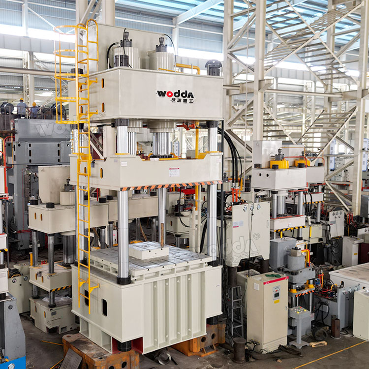 800噸三梁四柱液壓機(jī).jpg 800噸三梁四柱液壓機(jī).jpg