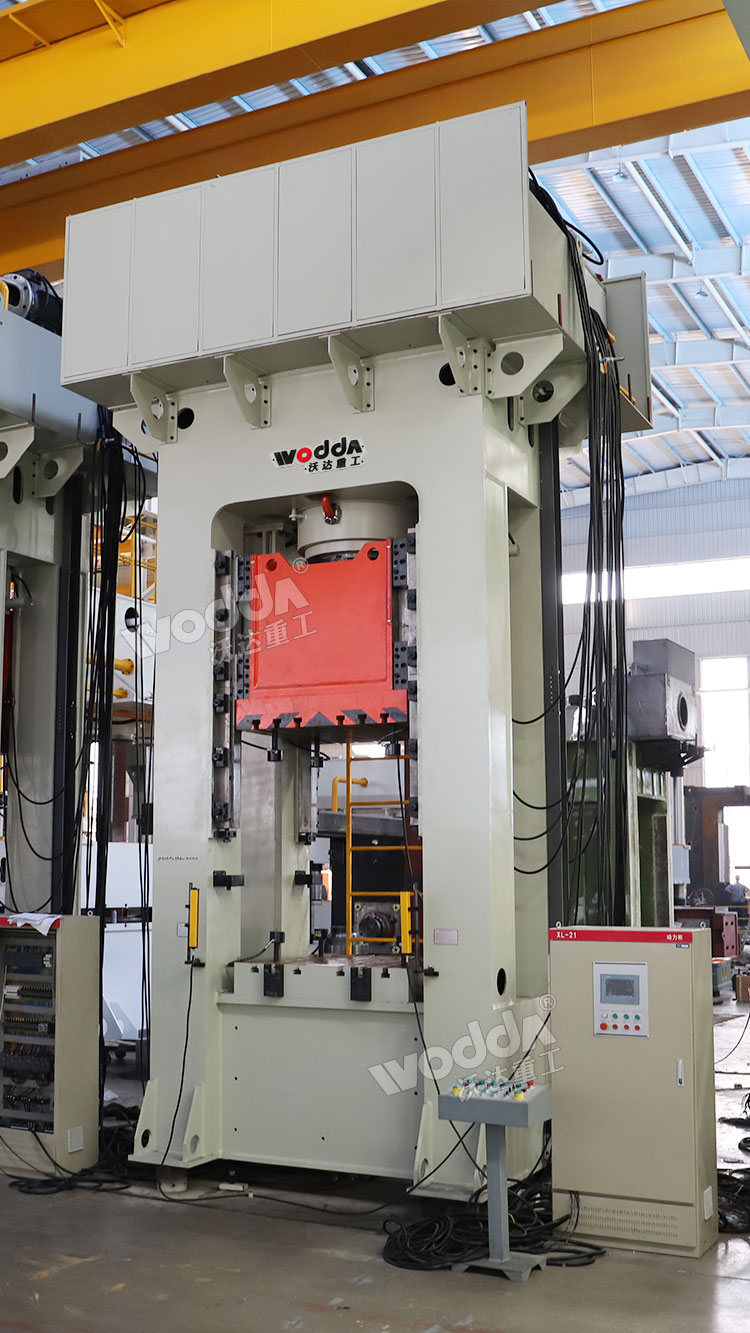 630噸框架式液壓機(jī) 630噸框架式液壓機(jī)