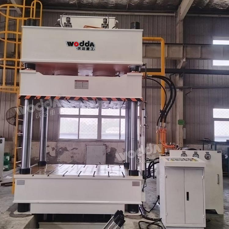 500噸四柱拉伸液壓機現場 500噸四柱拉伸液壓機現場