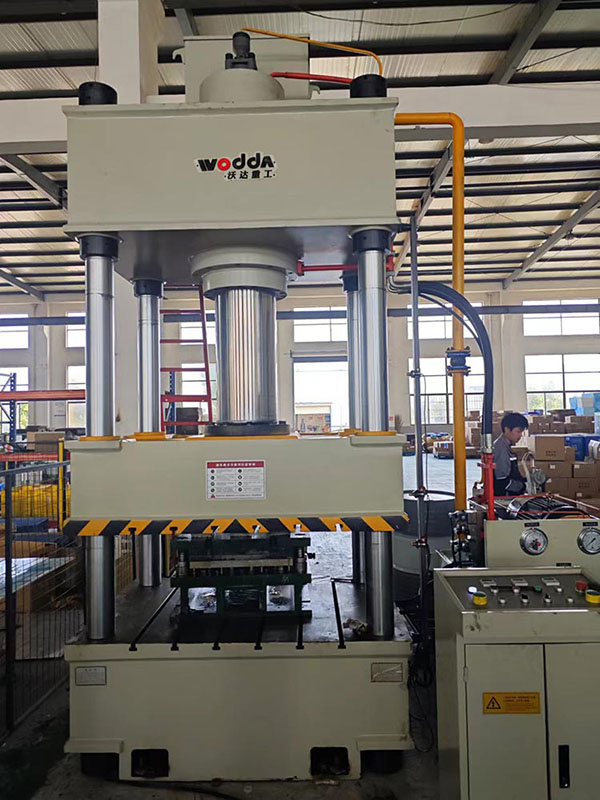 315噸三梁四柱液壓機(jī) 315噸三梁四柱液壓機(jī)