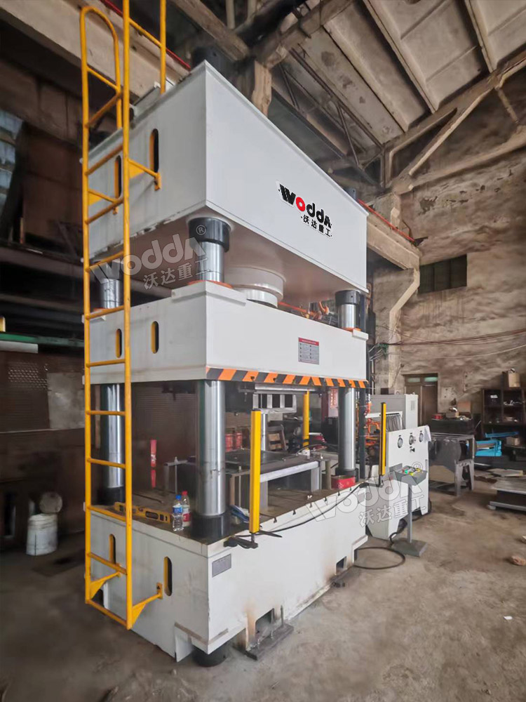 315噸三梁四柱液壓機現場試機 315噸三梁四柱液壓機現場試機