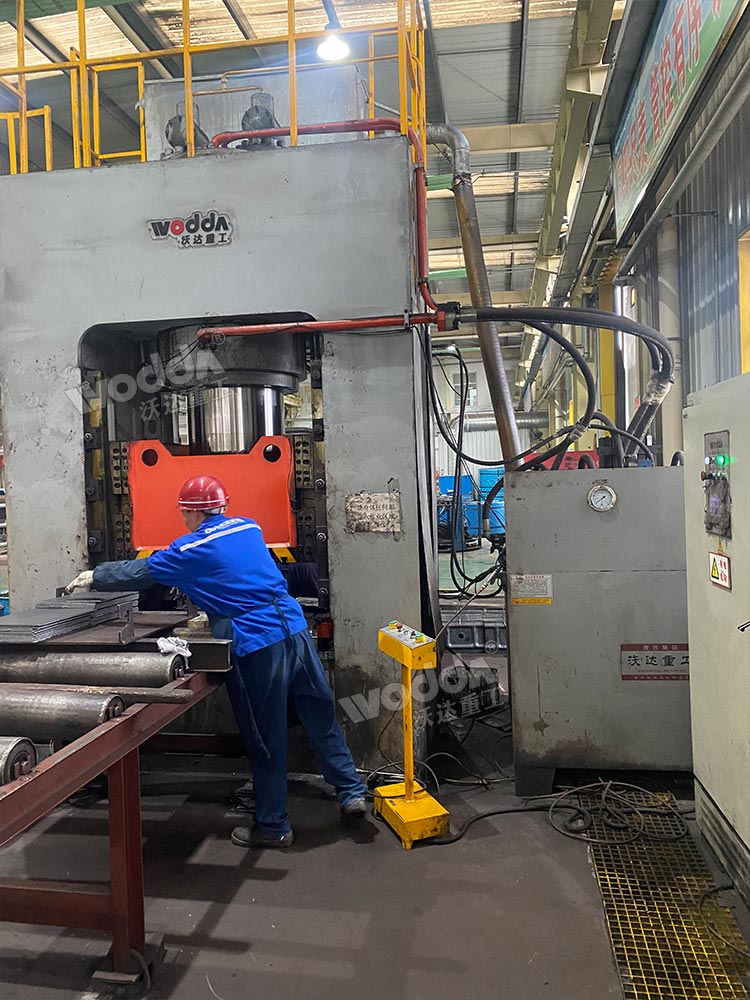 800噸錨桿托盤(pán)液壓機(jī) 800噸錨桿托盤(pán)液壓機(jī)