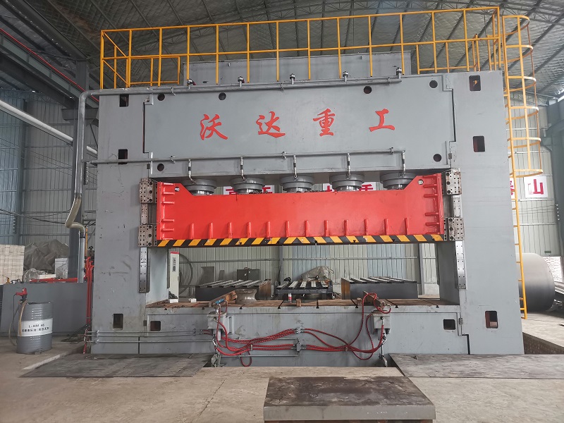 2000噸龍門液壓機(jī)客戶現(xiàn)場 2000噸龍門液壓機(jī)客戶現(xiàn)場