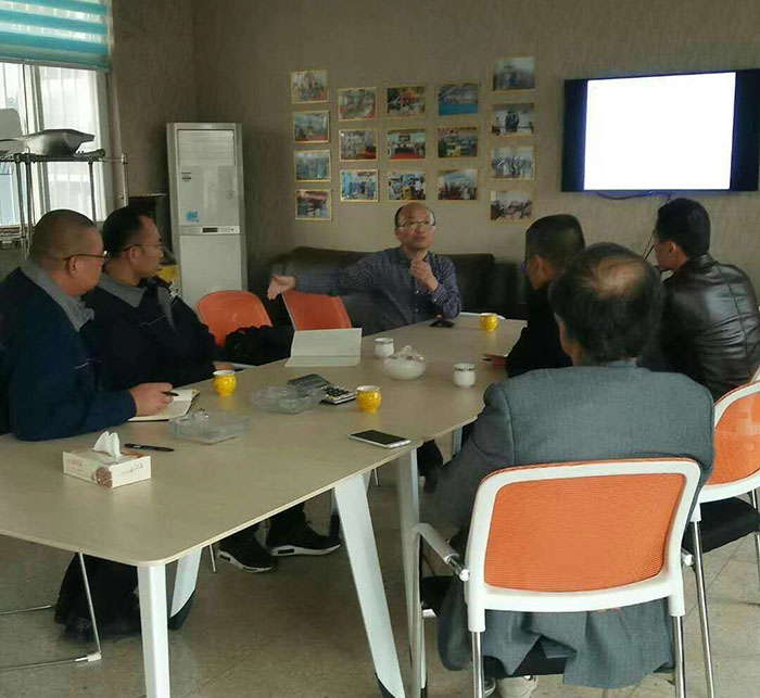 沃達液壓機技術人員與上海交大教授深入溝通 沃達液壓機技術人員與上海交大教授深入溝通