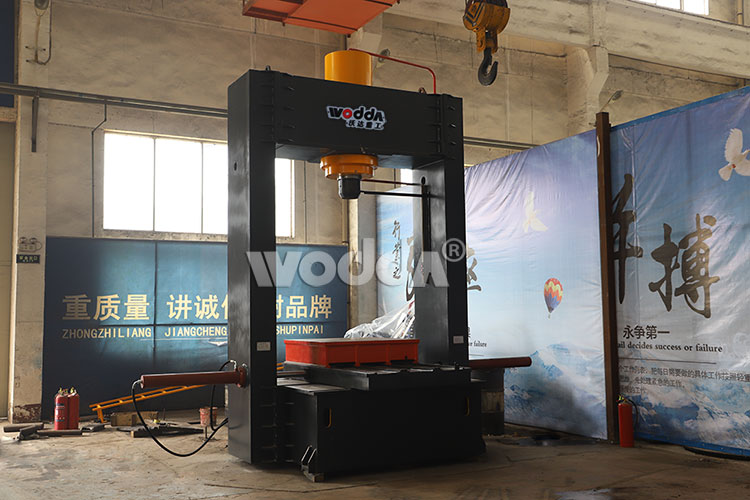 400噸龍門(mén)液壓機(jī)生產(chǎn)廠家