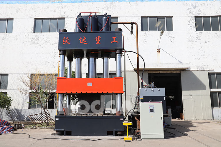 1800噸三梁四柱液壓機 1800噸三梁四柱液壓機